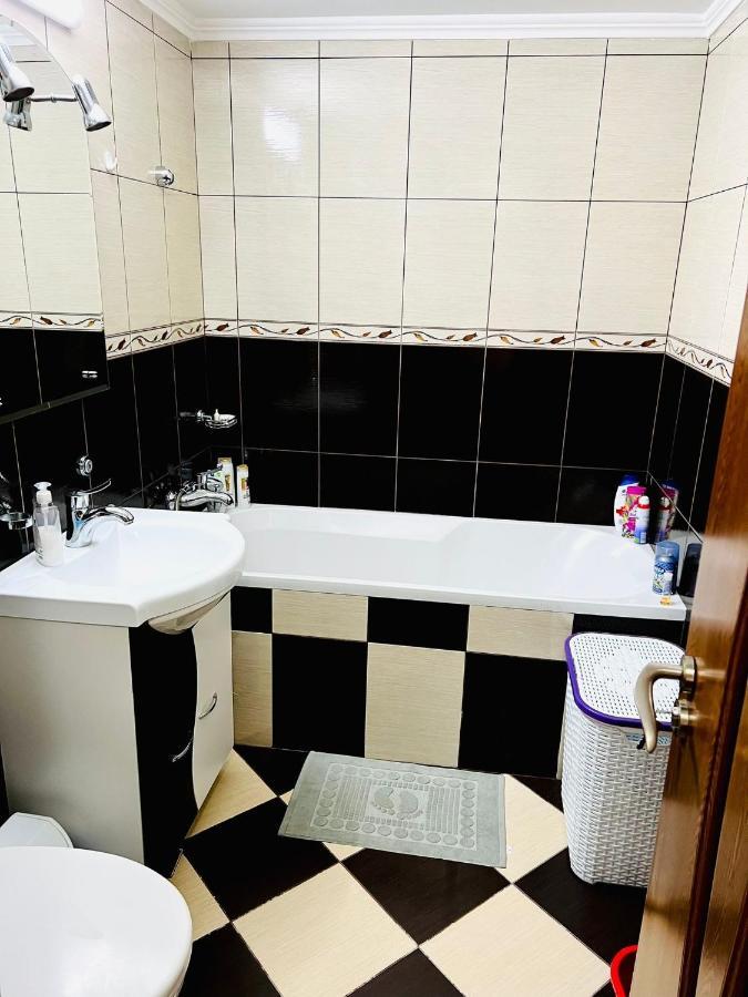 Royal Apartment Buzău Esterno foto