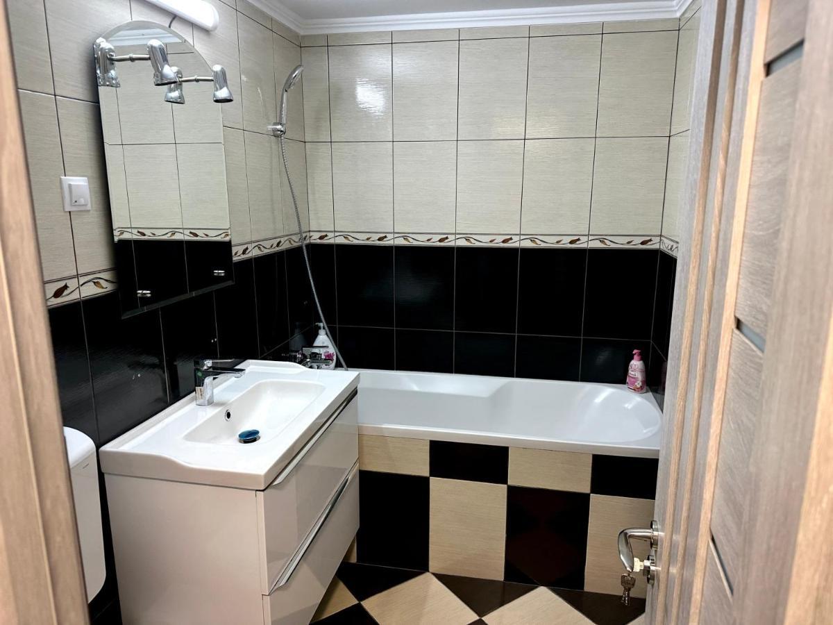 Royal Apartment Buzău Esterno foto